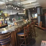 Quinlan & Cooke Boutique Townhouse And Qcs Seafood Restaurant