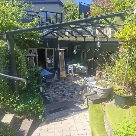 Quinlan & Cooke Boutique Townhouse And Qcs Seafood Restaurant