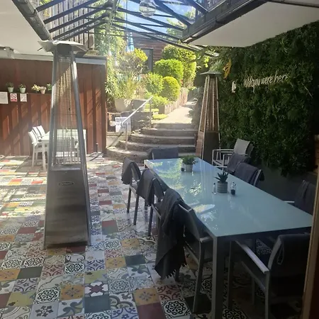 Quinlan & Cooke Boutique Townhouse And Qcs Seafood Restaurant
