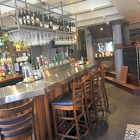 Quinlan & Cooke Boutique Townhouse And Qcs Seafood Restaurant 4* Кэрсивин