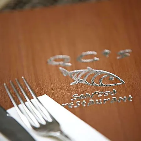 Отель Quinlan & Cooke Boutique Townhouse And Qcs Seafood Restaurant 4*