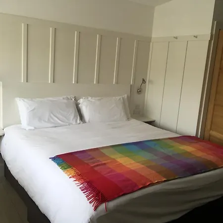 Quinlan & Cooke Boutique Townhouse And Qcs Seafood Restaurant