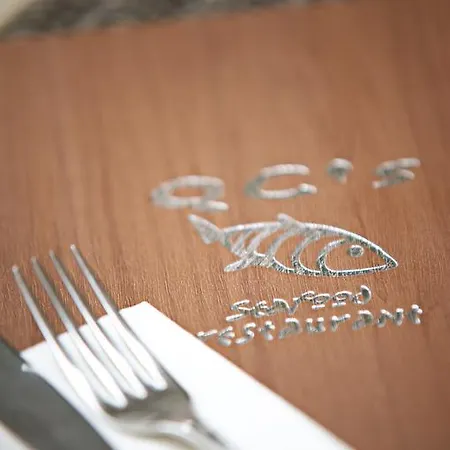 Quinlan & Cooke Boutique Townhouse And Qcs Seafood Restaurant Cahersiveen