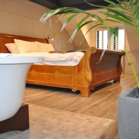 Отель Quinlan & Cooke Boutique Townhouse And Qcs Seafood Restaurant 4*