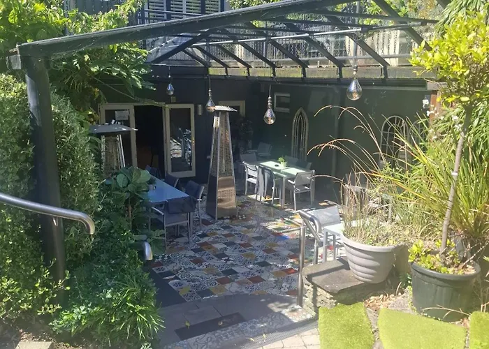 Quinlan & Cooke Boutique Townhouse And Qcs Seafood Restaurant