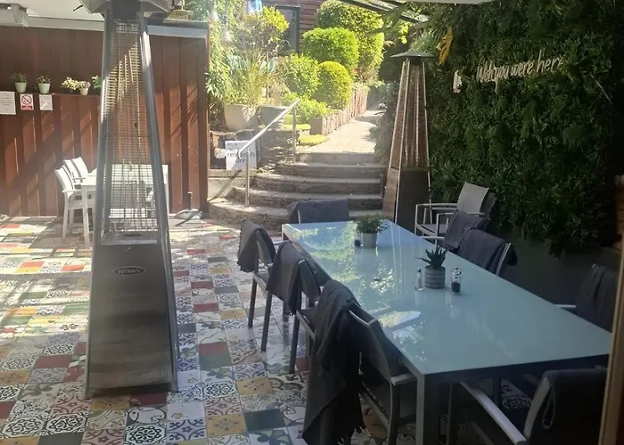 Quinlan & Cooke Boutique Townhouse And Qcs Seafood Restaurant