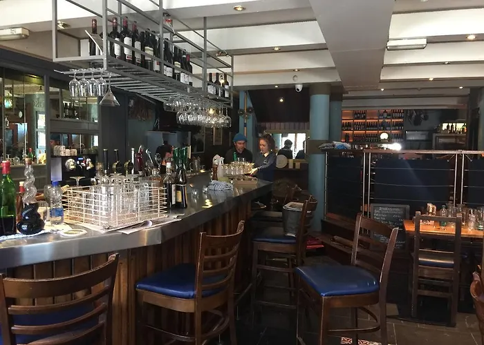 Quinlan & Cooke Boutique Townhouse And Qcs Seafood Restaurant Cahersiveen