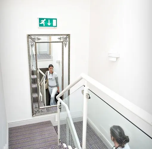 Quinlan & Cooke Boutique Townhouse And Qcs Seafood Restaurant Otel 4*