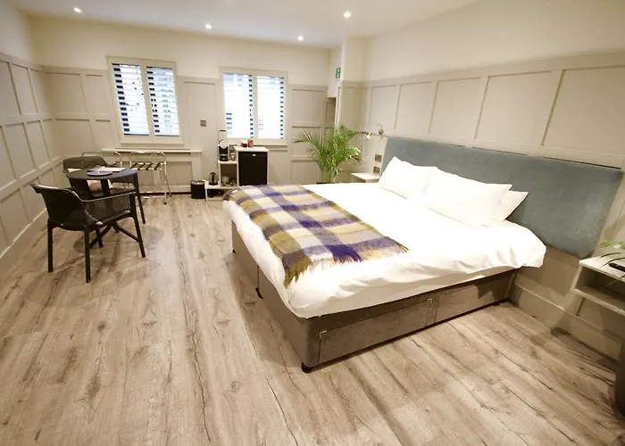 Quinlan & Cooke Boutique Townhouse And Qcs Seafood Restaurant Otel 4*